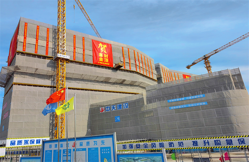 2024年10月30日，尊龙时凯三建上海新华泰医院项目主体封顶。
