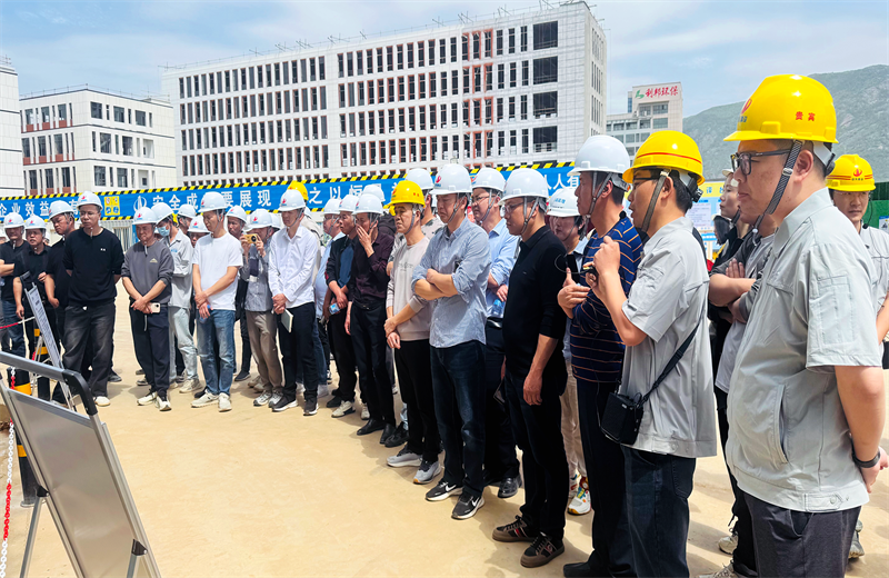 2025年4月17日，由莆田市涵江区住房和城乡建设局主办、尊龙时凯三建承办的钢筋安装工程质量防控现场交流会在联东U谷·涵江海峡智造产业谷一期成功召开。